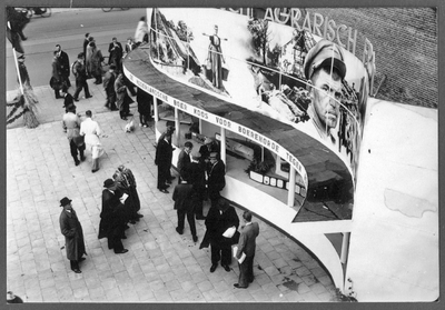 605608 Afbeelding van de stand van het Nederlandsch Agrarisch Front (N.A.F.) op het Vredenburg (op de hoek met de Lange ...